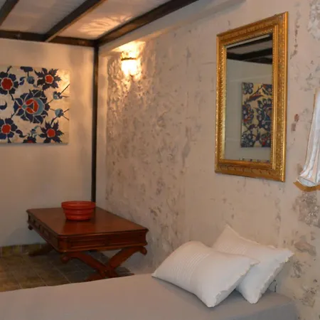 Smaragdi Boutique 4*