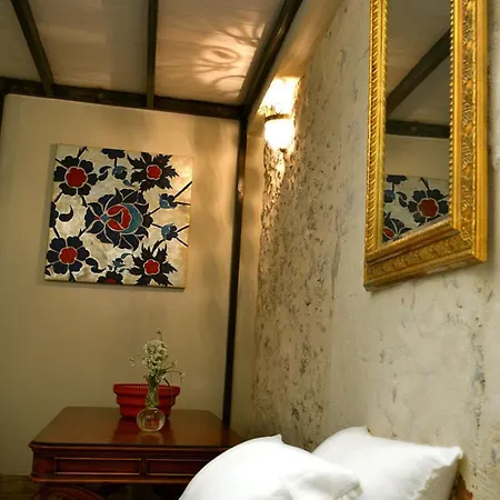 Smaragdi Boutique